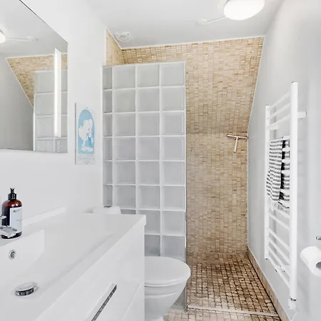 Σπίτι διακοπών Three-bedroom With Sea View 04