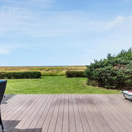 Three-bedroom With Sea View 04