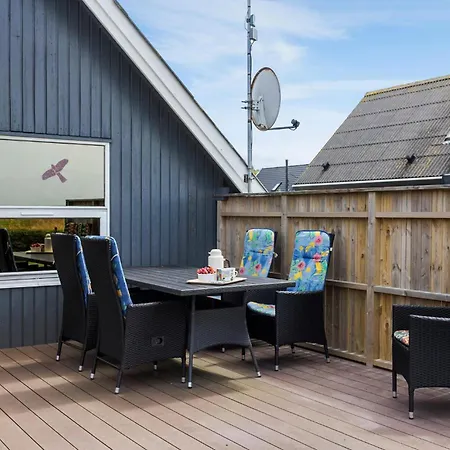 Three-bedroom With Sea View 04 *