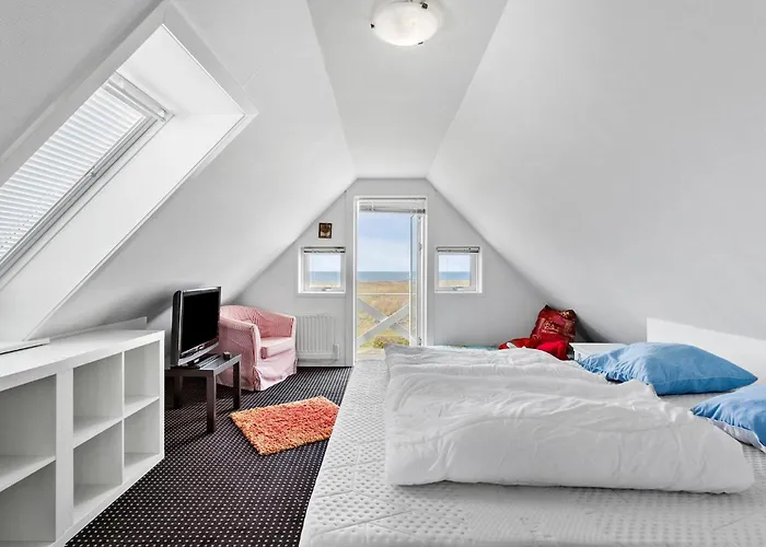 Three-bedroom With Sea View 04