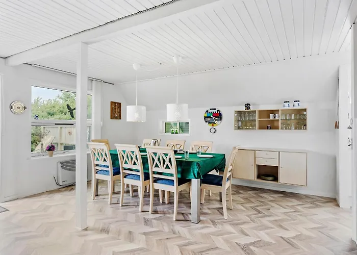 Dom wakacyjny Three-bedroom With Sea View 04 *