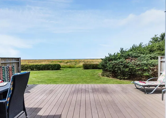 Three-bedroom With Sea View 04